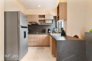 Prime 5th Ave Stay - 2BR with King Beds & City Views