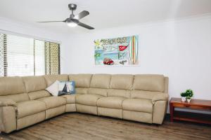 Perfect Location 4BR Home Warana - 200m to Beach!