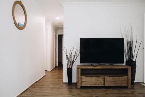 Perfect Location 4BR Home Warana - 200m to Beach!