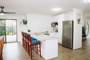 Perfect Location 4BR Home Warana - 200m to Beach!