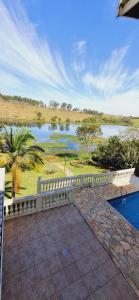 Belíssima casa no lago próxima ao Thermas Water Park