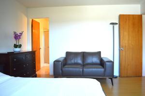 Modern 3 Bedroom Suite with AC for Family and Work group