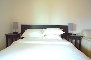 Modern 3 Bedroom Suite with AC for Family and Work group