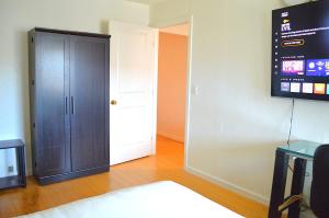 Modern 3 Bedroom Suite with AC for Family and Work group