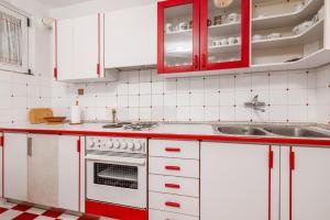 Apartments with parking space Pula - 2252