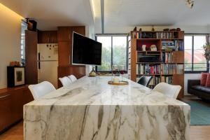 Maya Stylish 1 Bedroom Apartment