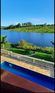 Belíssima casa no lago próxima ao Thermas Water Park