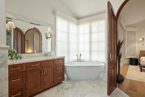 3BR La Jolla Village Walk to Beach