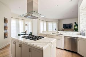 3BR La Jolla Village Walk to Beach