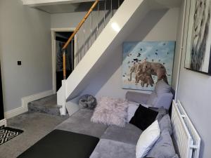 Apartment - Sleeps 5 - Great Location - Parking