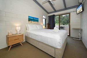 Beachfront 1BR and Loft Bliss Surf Cafe Escape