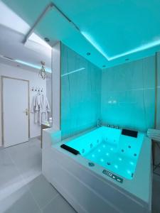 Private suite with jacuzzi sauna and garden