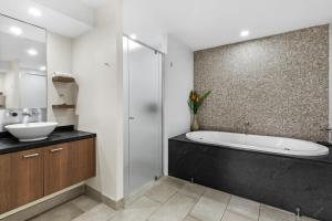 Temple 304 Modern Spacious Palm Cove Resort