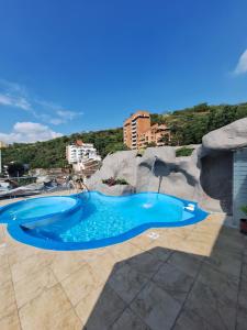 Suite House by Manuel Castillo