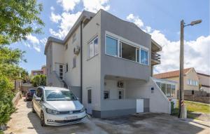 Awesome Apartment In Cesarica With Wifi