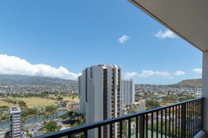 Waikiki Banyan Condo with Mountain Views Near Waikiki Beach, Free Parking (22113)