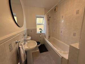 Lovely 4 BR House in Southfields near Wimbledon