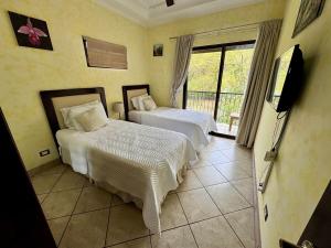Juanderlust - 2 Bedroom Condo