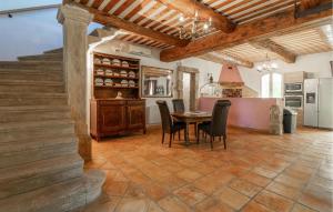 4 Bedroom Pet Friendly Home In Apt