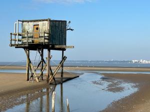 Maisons de vacances Studio 50 m² avec Jardin a 350 m de la Plage, Saint Brevin l’Ocean - FR-1-364-158 : photos des chambres