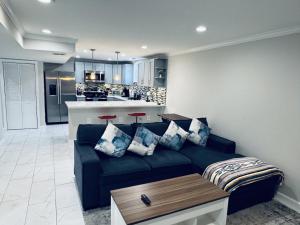 2 Bedroom Apt 5 min from Metro Pike n Rose