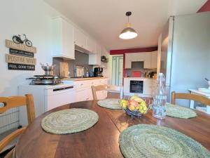 Maison avec piscine privative et jacuzzi à Rouvres-les-Bois - FR-1-591-722