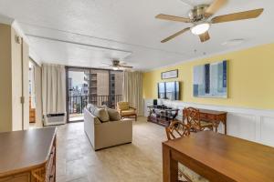 Oceanview Upper Floor Waikiki Condo with King Bed & Free Parking (12214)