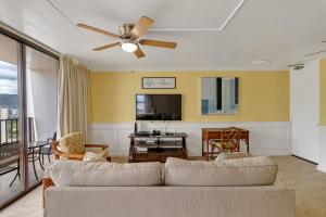 Oceanview Upper Floor Waikiki Condo with King Bed & Free Parking (12214)