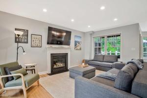 Beautiful 4BR - Walking Distance to Stadium