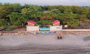 2 Casitas for 8 guests on Beach Front w Pool & AC