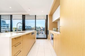 Vibrant Stay with Lakeside Charm in Kingston - Hosted by Canstay