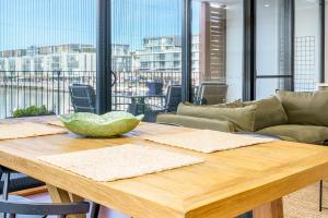 Vibrant Stay with Lakeside Charm in Kingston - Hosted by Canstay