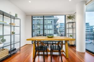 Vibrant Stay with Lakeside Charm in Kingston - Hosted by Canstay