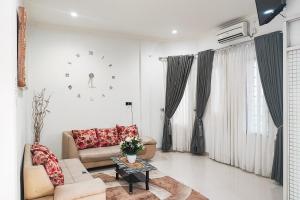Urbanview Hotel Syariah near RSIA Annisa Jelutung Jambi