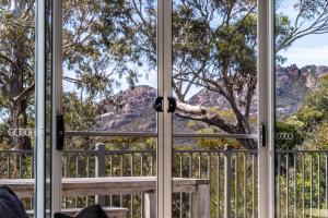 Freycinet Haven- 4-bedroom house at the edge of the National Park & great views of the Hazards!