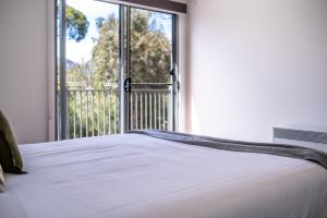 Freycinet Haven- 4-bedroom house at the edge of the National Park & great views of the Hazards!