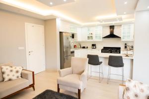 Villa Moon - Tranquil 3BR Villa with Private Pool