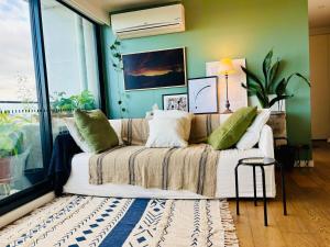 Stunning Views in central South Yarra