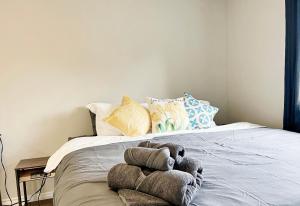 Toronto Deluxe Room-BEST LOCATION-FREE PARKING& WIFI