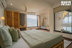 StayVista at Bourbon Sky with Bonfire, BBQ, Lawn