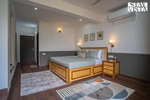 StayVista at Bourbon Sky with Bonfire, BBQ, Lawn