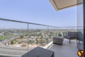 Vogue Vacation Homes, JLT Banyan Tree Residences Hillside, near Marina and JBR, Two Bedroom Apartment with Balcony and City View, Access toAmenities