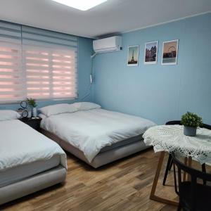 Căn Hộ 3 Phòng Ngủ (Three-Bedroom Apartment)