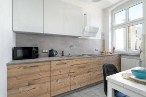 Comfortable Apartment Near the Old Town by Noclegi Renters