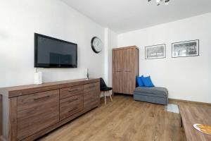 Comfortable Apartment Near the Old Town by Noclegi Renters