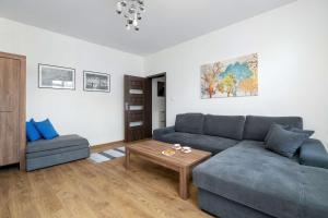 Comfortable Apartment Near the Old Town by Noclegi Renters