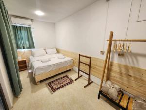 House & yard Hellen S for two 150m from beach