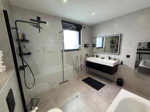 Maisons de vacances Villa Chipie neuve & grand standing ! : photos des chambres