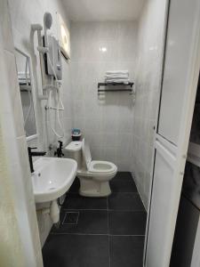 Reds Roomstay Pantai Penarik 2