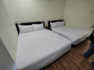 Reds Roomstay Pantai Penarik 2